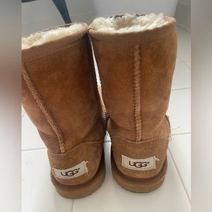 Ugg classic pull on- size 5